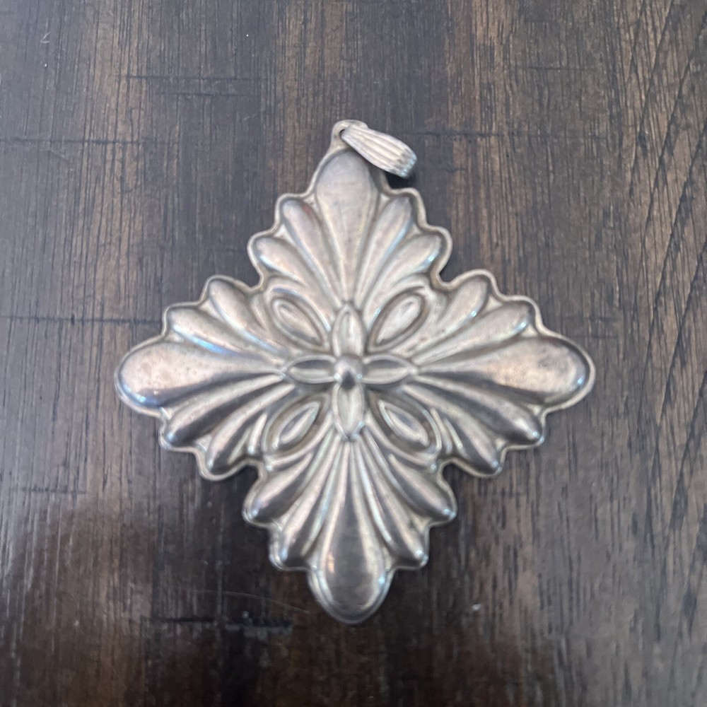 Vintage 1988 Reed & Barton Sterling Silver Christmas Cross  Pre-Owned