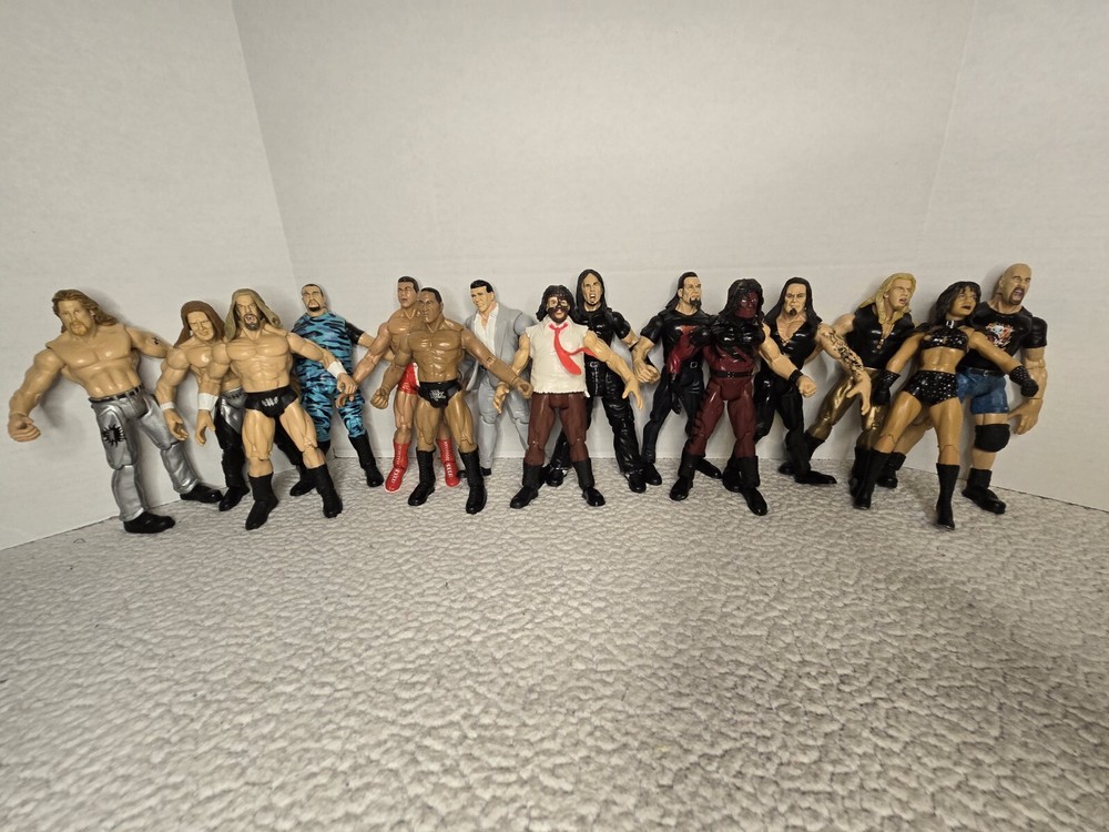 WWE WWF Lot Of 15 Action Figures '99 JAKKS Pacific Undertaker Kane Steve Austin