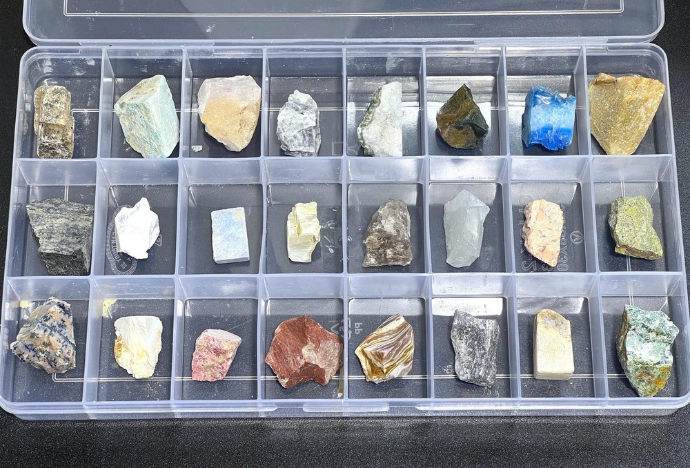 Clearance Sale Beginner Rock Collection 24 Piece Crystals Minerals Rocks Glass-image