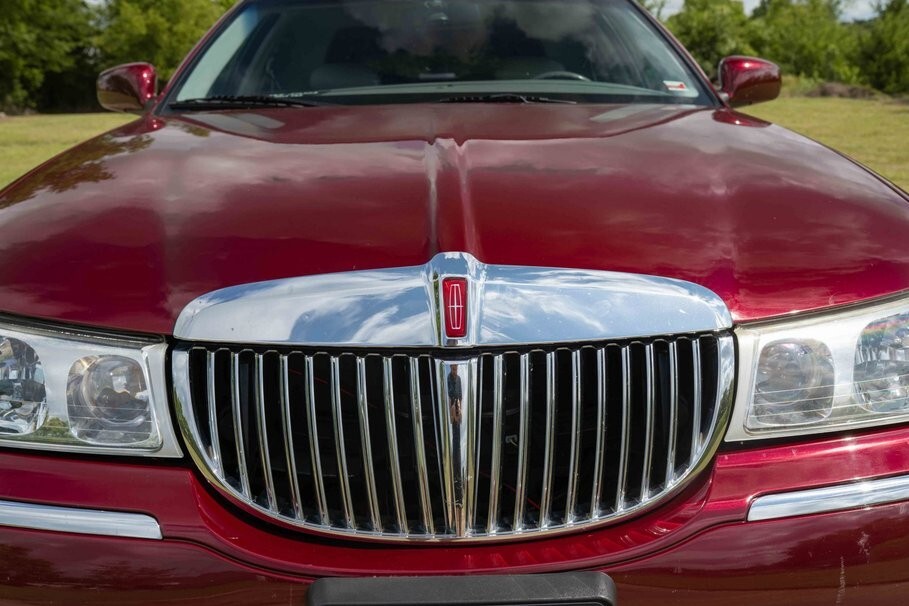 1998 Lincoln Town Car front grill | POSTER 24 X 36 INCH | Vintage classic