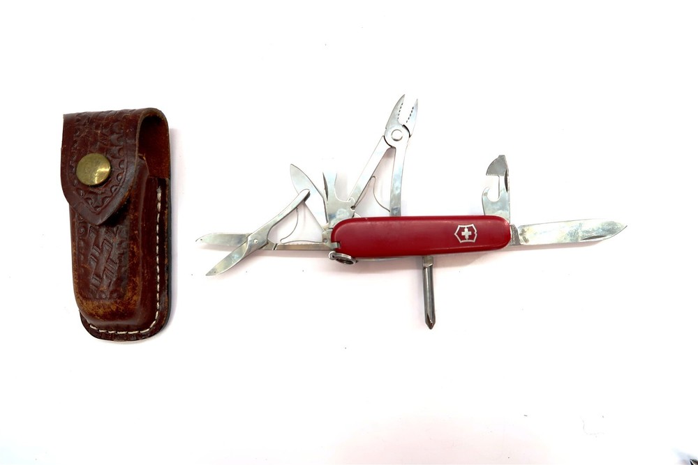 Victorinox Swiss Army Pocket Knife with 9 Tools and Leather Sheath