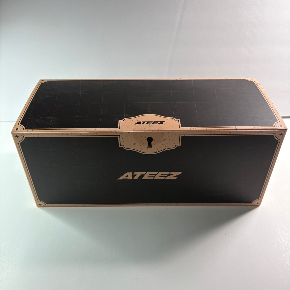 [ATEEZ] Official ATEEZ LIGHT STICK VER. 2 CHEERING FANLIGHT (Brand New , Sealed)