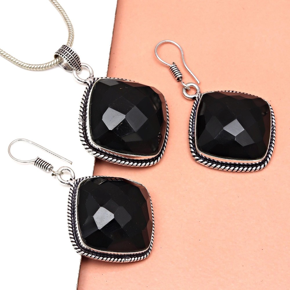 Black Spinal Pendant Gemstone Jewelry Handmade Valentine's Gift in Gold