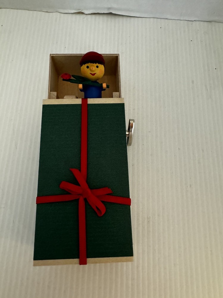 Wolfgang Werner Spielzeug German Wooden Toys Music Box Boy Green Wood Music Box