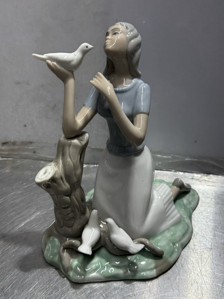 Vintage Lladro Tengra Spain Lady Large Retired Figurine Rare Collectible