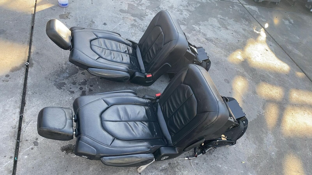 2020-2024 Chrysler Pacifica Voyager Rear Left & Right 2nd Row Bucket Seat Assy