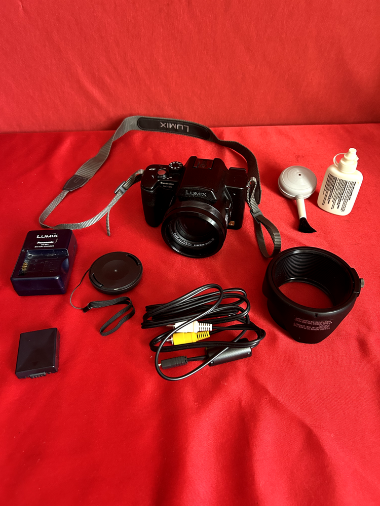 Panasonic LUMIX DMC-FZ20 5.0MP Digital Camera Silver Tested w/ Charger