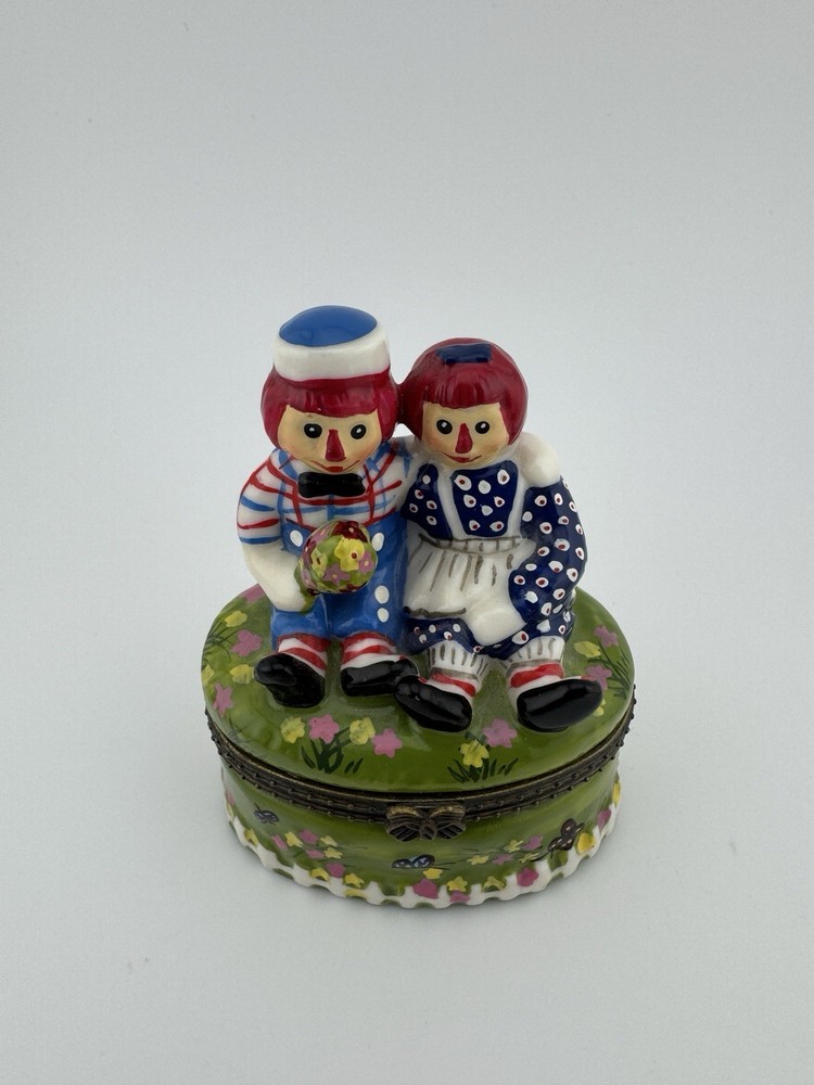Vintage Raggedy Ann And Andy Ceramic Hinged Trinket Box With 2 Mini Toys