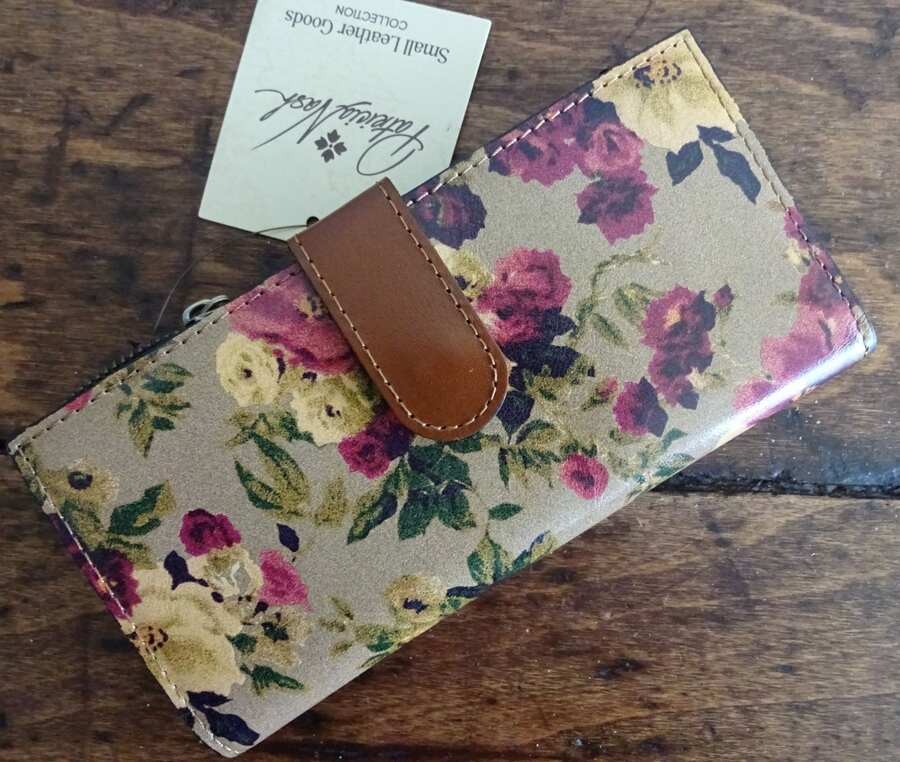 PATRICIA NASH Nazari ANTIQUE ROSE Multi Floral RFID BIFOLD WALLET