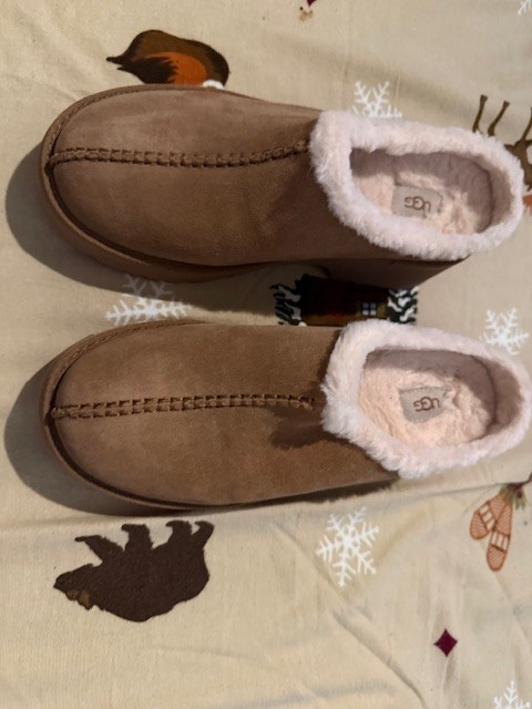 UGG SHOES SIZE 9