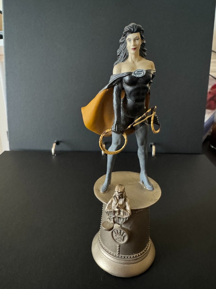 Eaglemoss DC Chess Collection Super-Woman Black Queen Figure