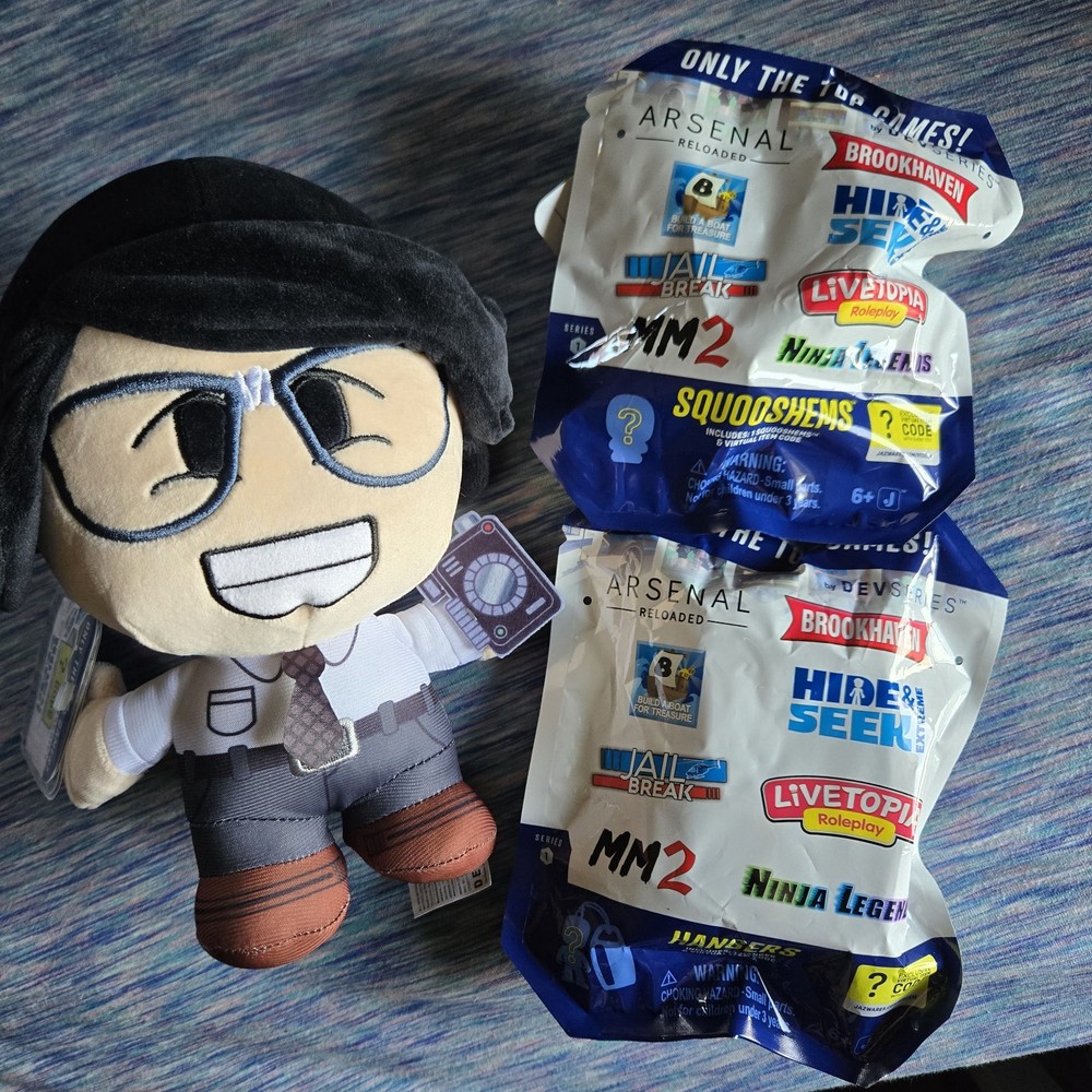 ROBLOX Hide&Seek JACOB Plush with DLC Code and 2 Squooshems Figures