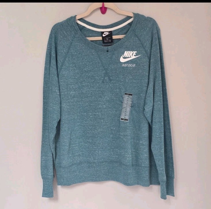 Nike Women's Sportswear Gym Vintage Crew Sweatshirt in Teal Size 1X