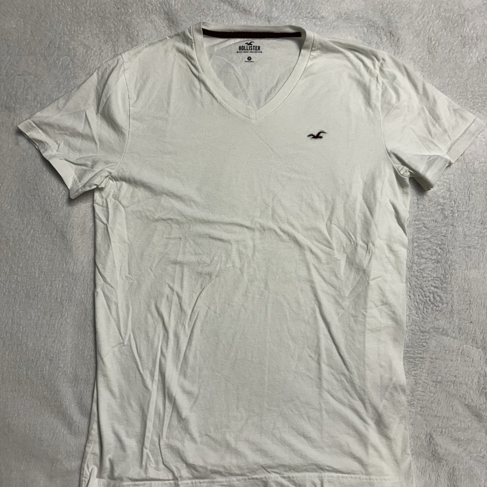 Hollister Must Have Collection White V-Neck Short Sleeve T-Shirt Men’s Medium