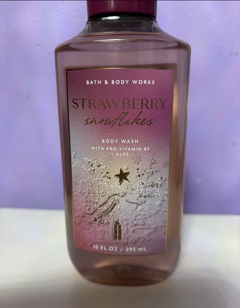 Bath & Body Works Strawberry Snowflakes Moisturizing Body Wash