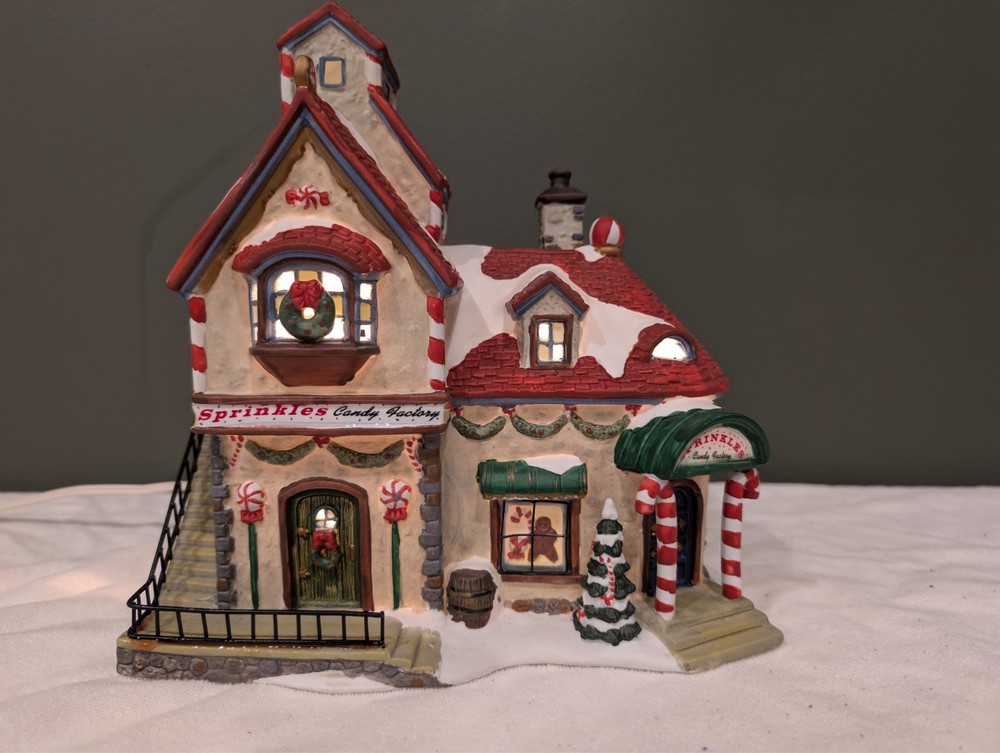 St Nicholas Square Christmas Village Lot 27 Figurines 6 Buildings Lights Tested