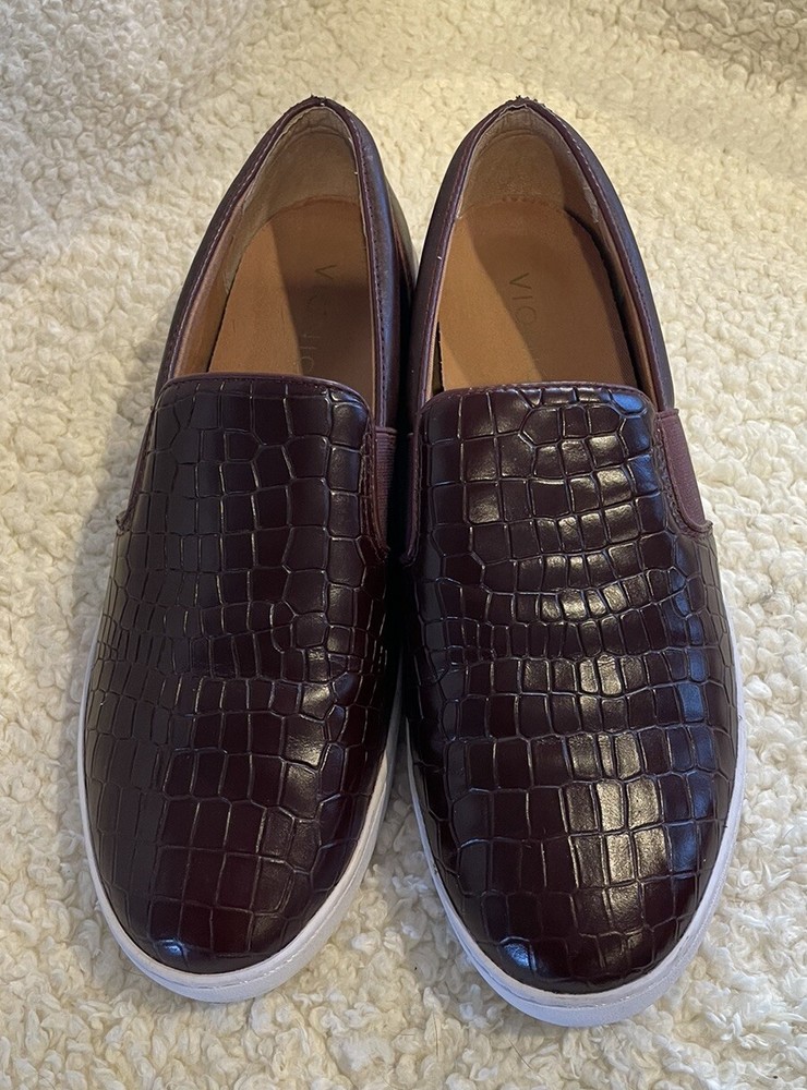 Vionic Wine Brown Leather Demetra Croc Slip on Shoes Womens size 8