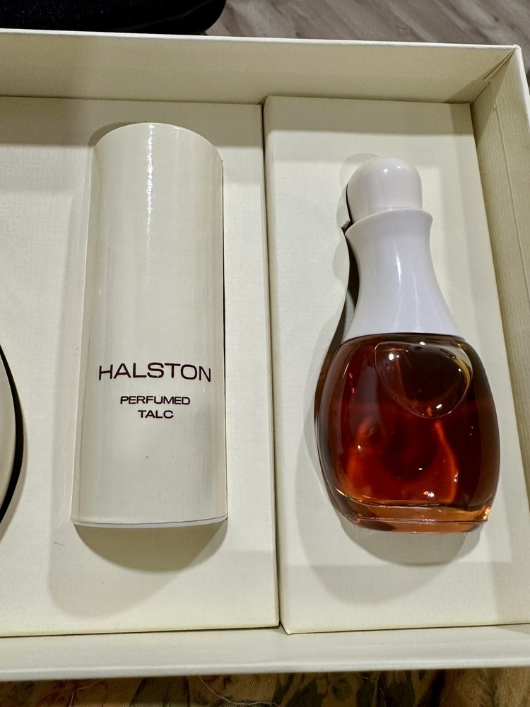 Halston 4 Piece Gift Set Cologne 1 oz Vintage Perfumed Talc 2 Oz Box