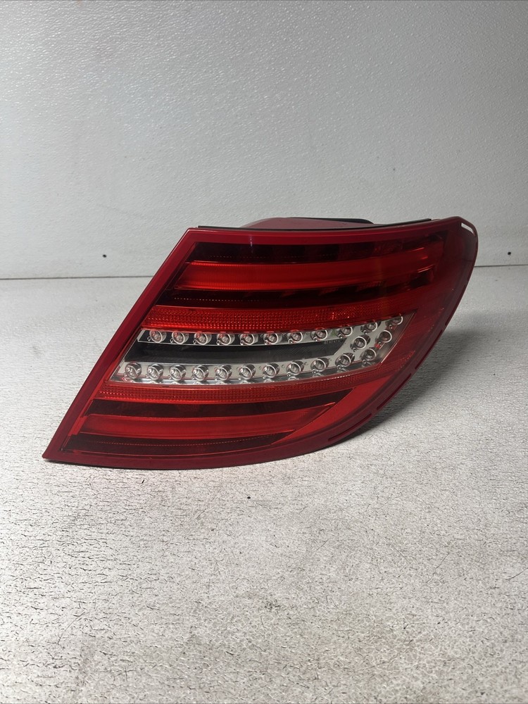 12-14 Mercedes Benz W204 C250 C300 C350 LED Tail Light A2048204164 REAR RIGHT
