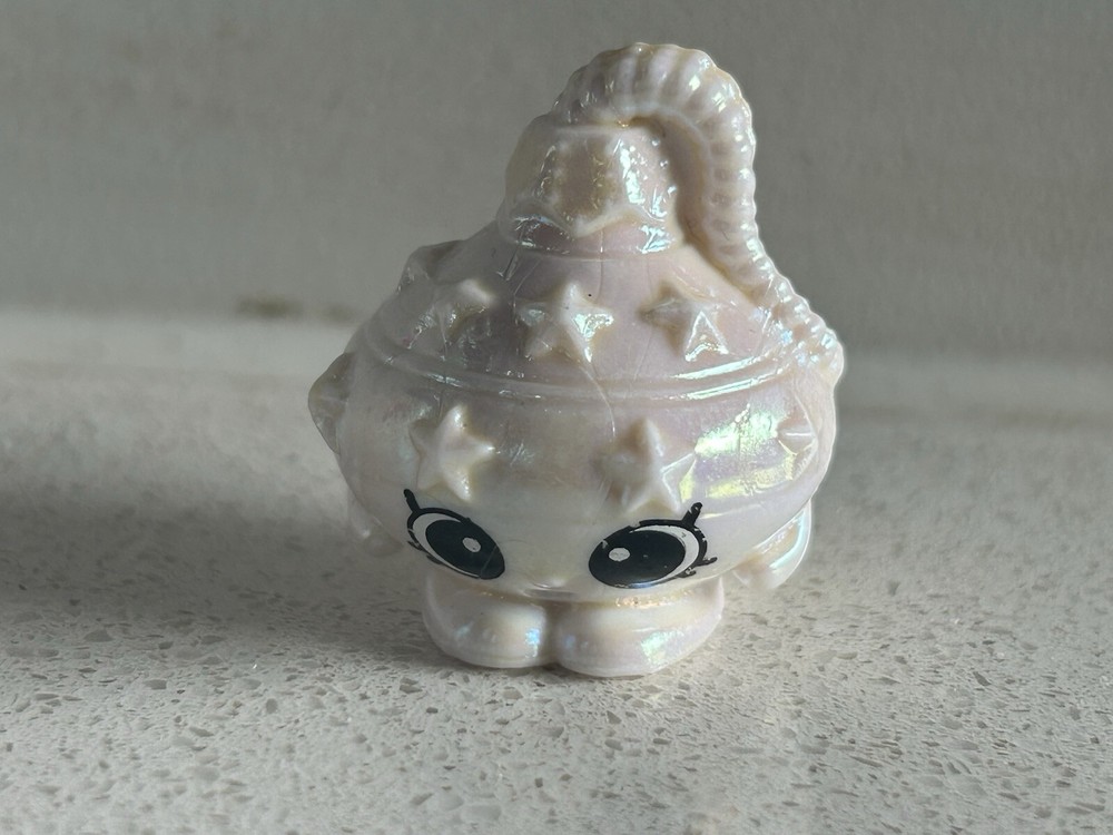 Ultra Rare Shopkins Season 8 Alexandra Ornament #8-221