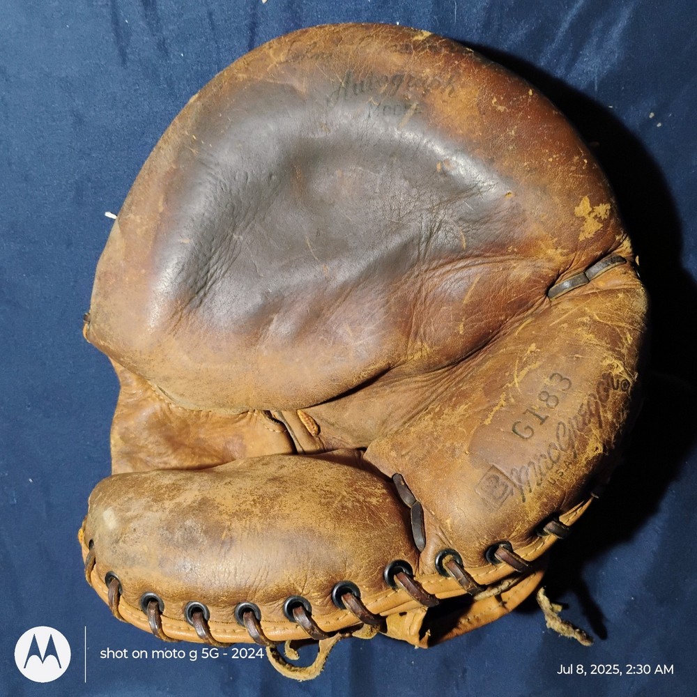 Vintage Macgregor G133 Catchers Mitt Baseball Glove