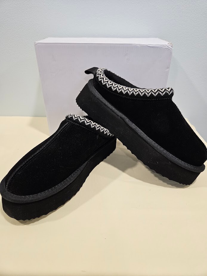 Dream Pairs Women's Black Suede Platform Booty Slippers Size 7