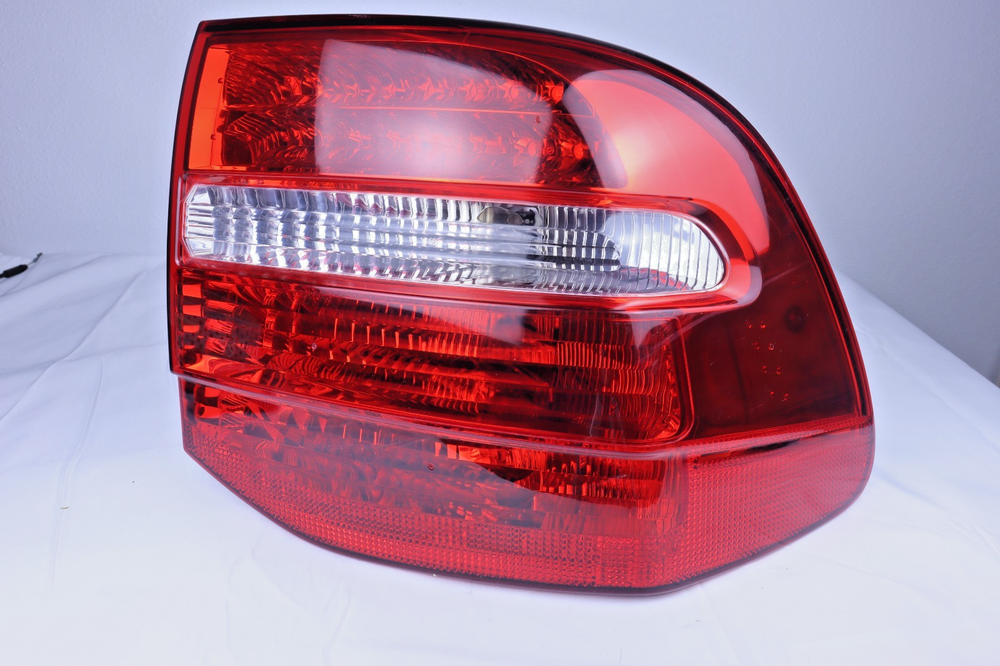 2008-10 Porsche Cayenne Rear Right Passenger Side Taillight Tail Light Lamp OEM