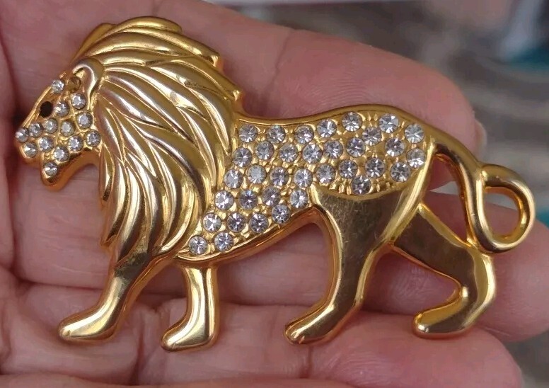 Shiney Golden Tone Lion Brooch W Sparkling Rhinestones 2
