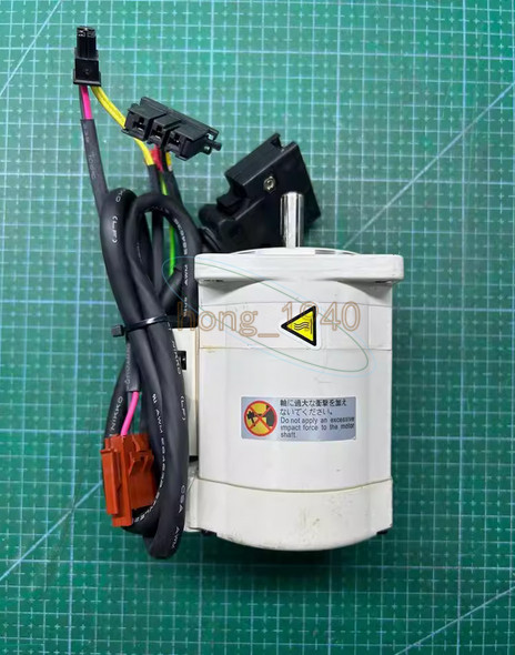 1PCS new Panasonic servo motor MQMA012A3F
