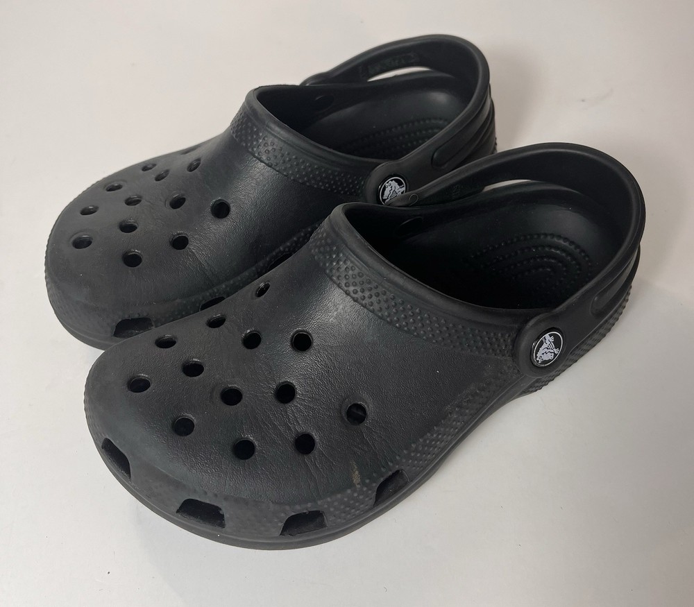 Crocs 20453 Classic Clog Black Unisex Big Kids Size 2 or 2J