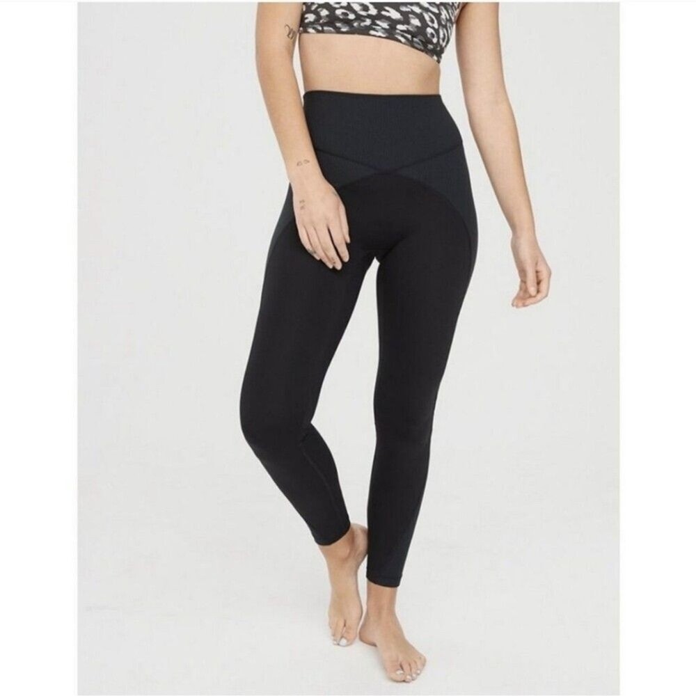 Aerie Offline High Waisted Ribbed 7/8 Leggings True Black Size M