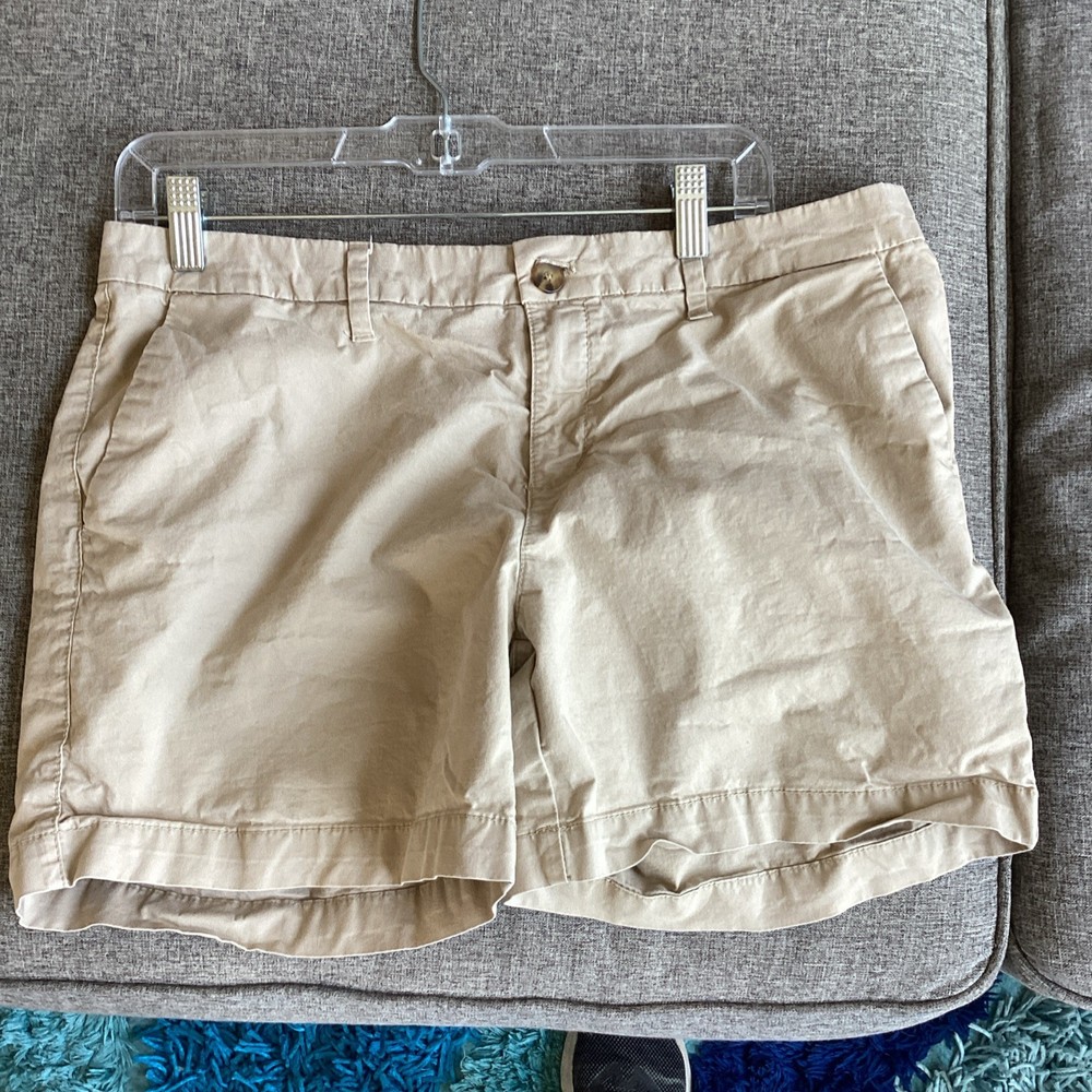 Old Navy women’s  Beige Chino Shorts Cotton Size 10 Casual Flat Front Pockets