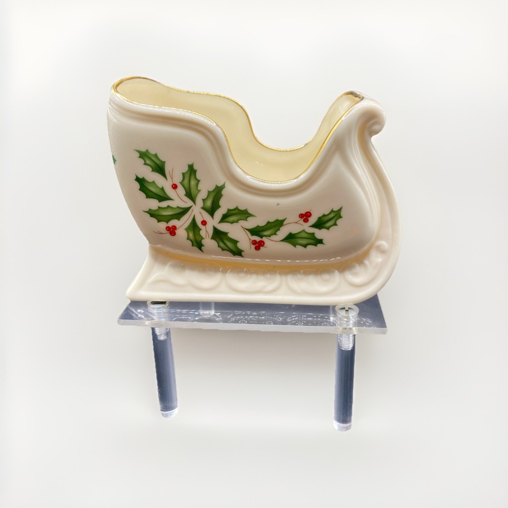 Lenox Holiday Collection Vintage USA Holly Berry Centerpiece Christmas Sleigh