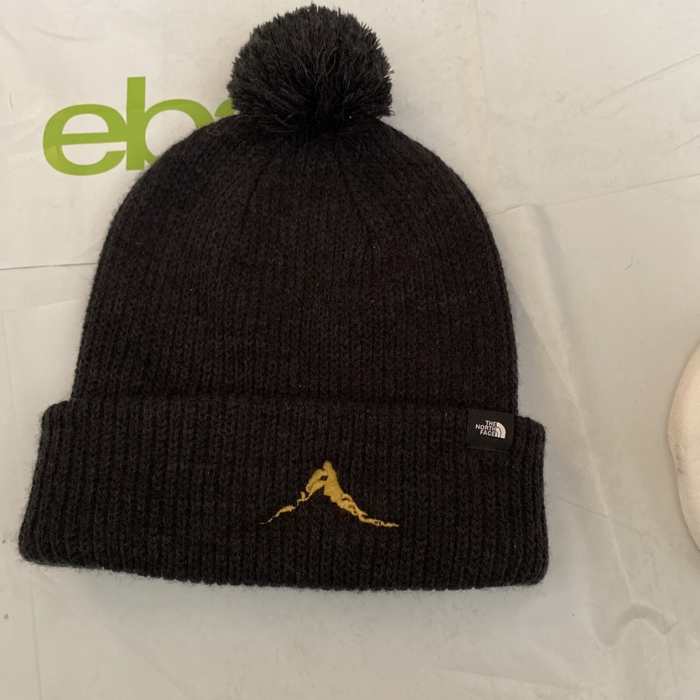 The North Face Black Ski Beanie Pom Hat Mountain Capture Rare Vintage Great Condition