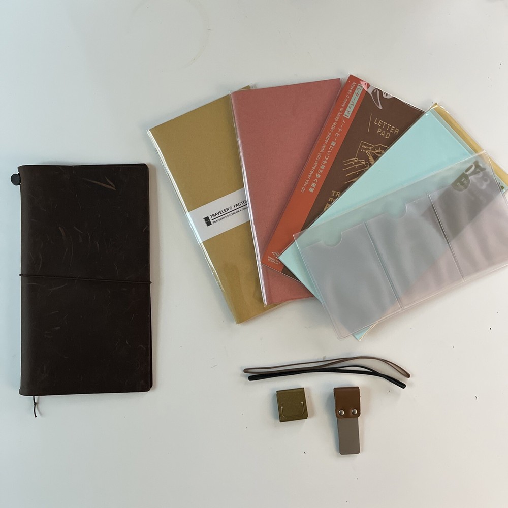 TRAVELER'S Notebook Regular Brown  Items & Accessories
