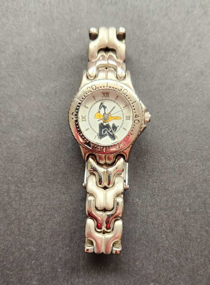 Vintage Daffy Duck Watch by Warner Bros & Fossil with Case Needs Battery