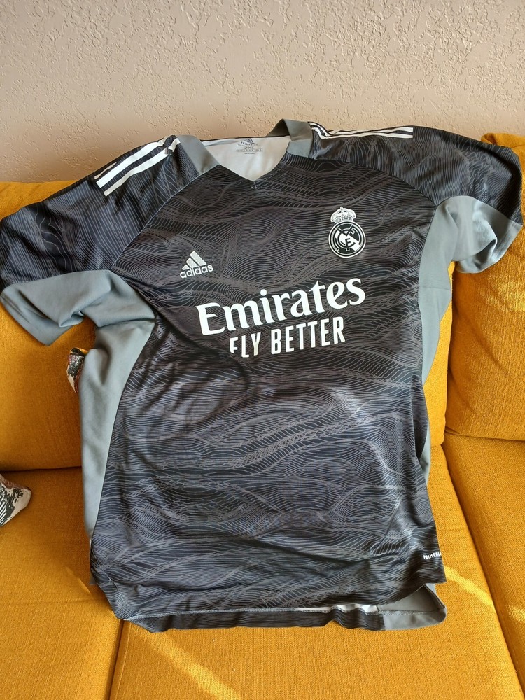 Real Madrid away goalkeeper soccer jersey with slight shoulder strip peeling