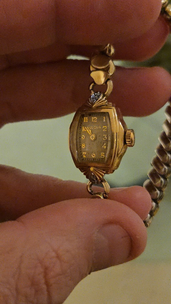 Vintage Bulova ladies' Wristwatch 10K Gold Filled, Likely from th 1940s or 1950s