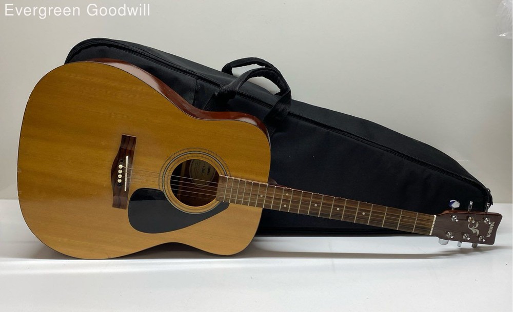 Yamaha F-310 Acoustic Guitar Includes Gig Bag