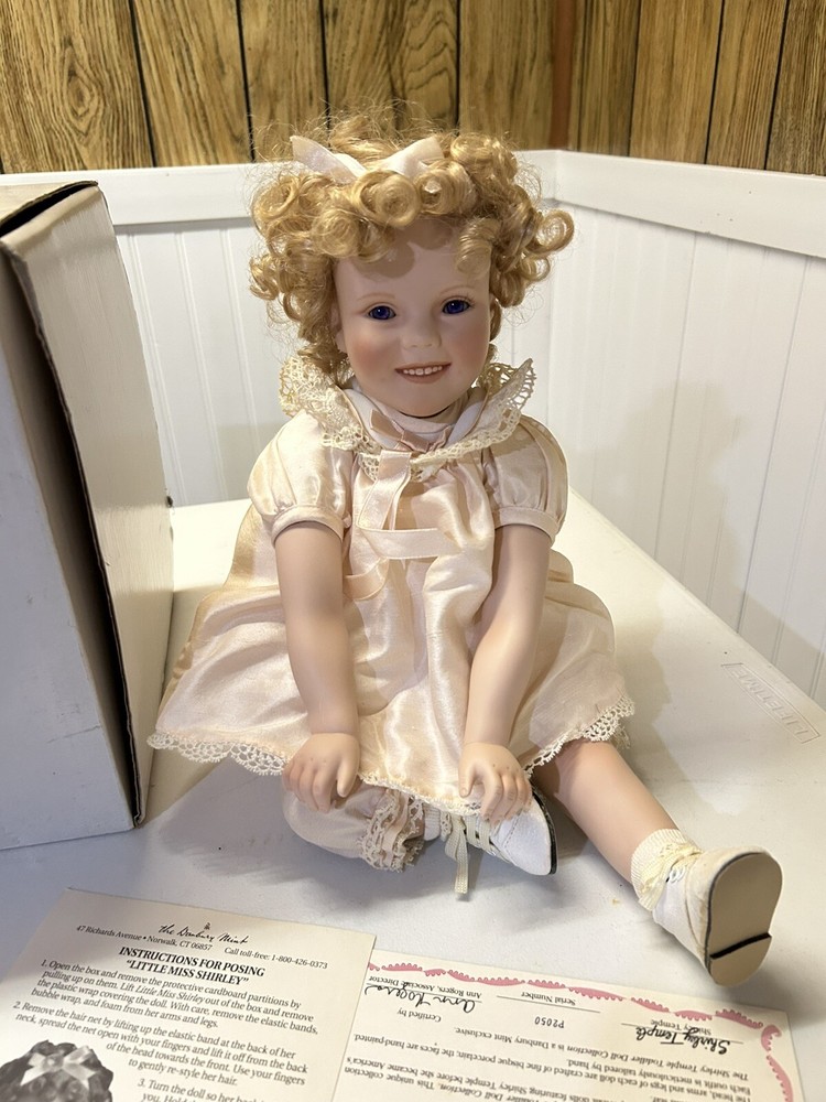 Danbury Mint Little Miss SHIRLEY TEMPLE Doll/RARE Uranium Green Glass Eyes W/Box