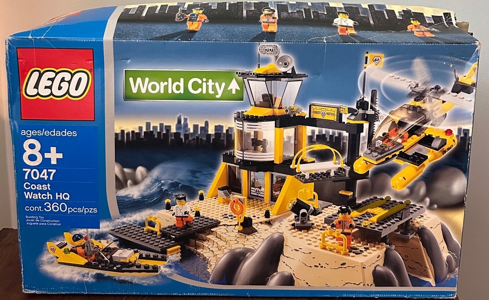 LEGO World City Coast Watch Hq 7047 New Sealed Damaged Box