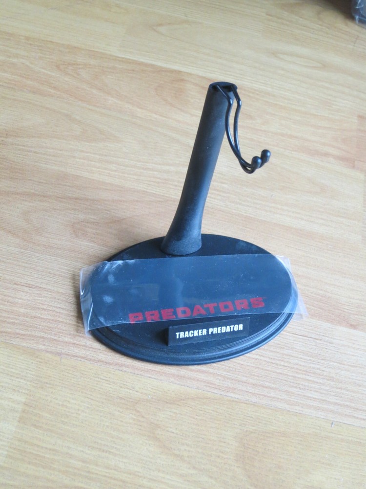 HOT  TOYS 1/6th Predator 