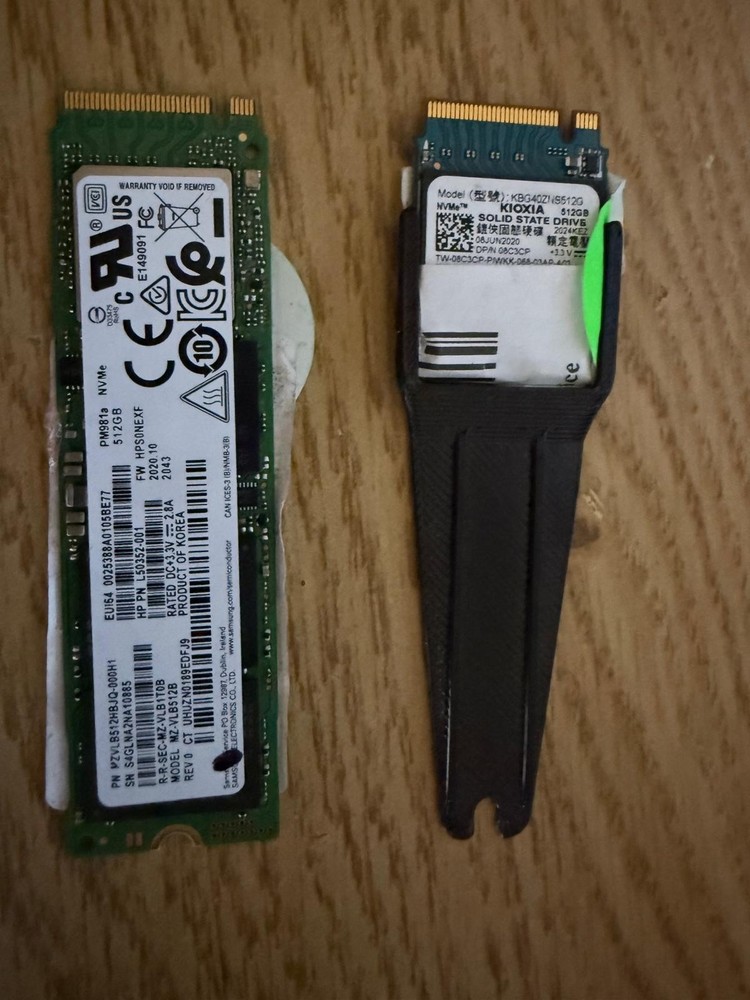 Lot of 2 - Mixed Brand 512GB M2 NVMe SSD Please look at the photos