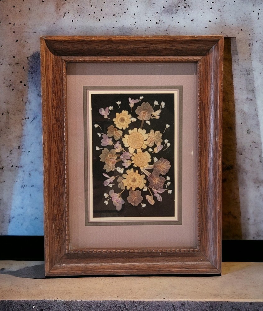 Vtg Pressed Flower Art Collage Wooden Frame Excellent 8x6.5