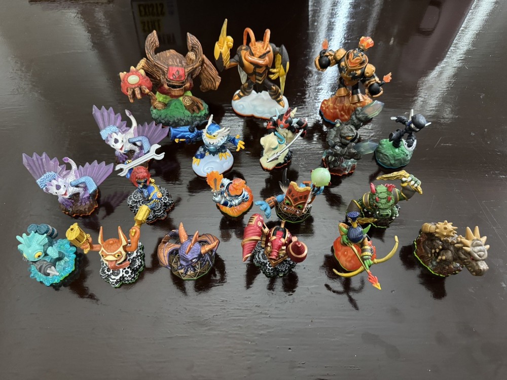 Skylanders Lot 19 + Wii Swap Force Portal – Giants, Lightcore, Series 1–3 Bundle