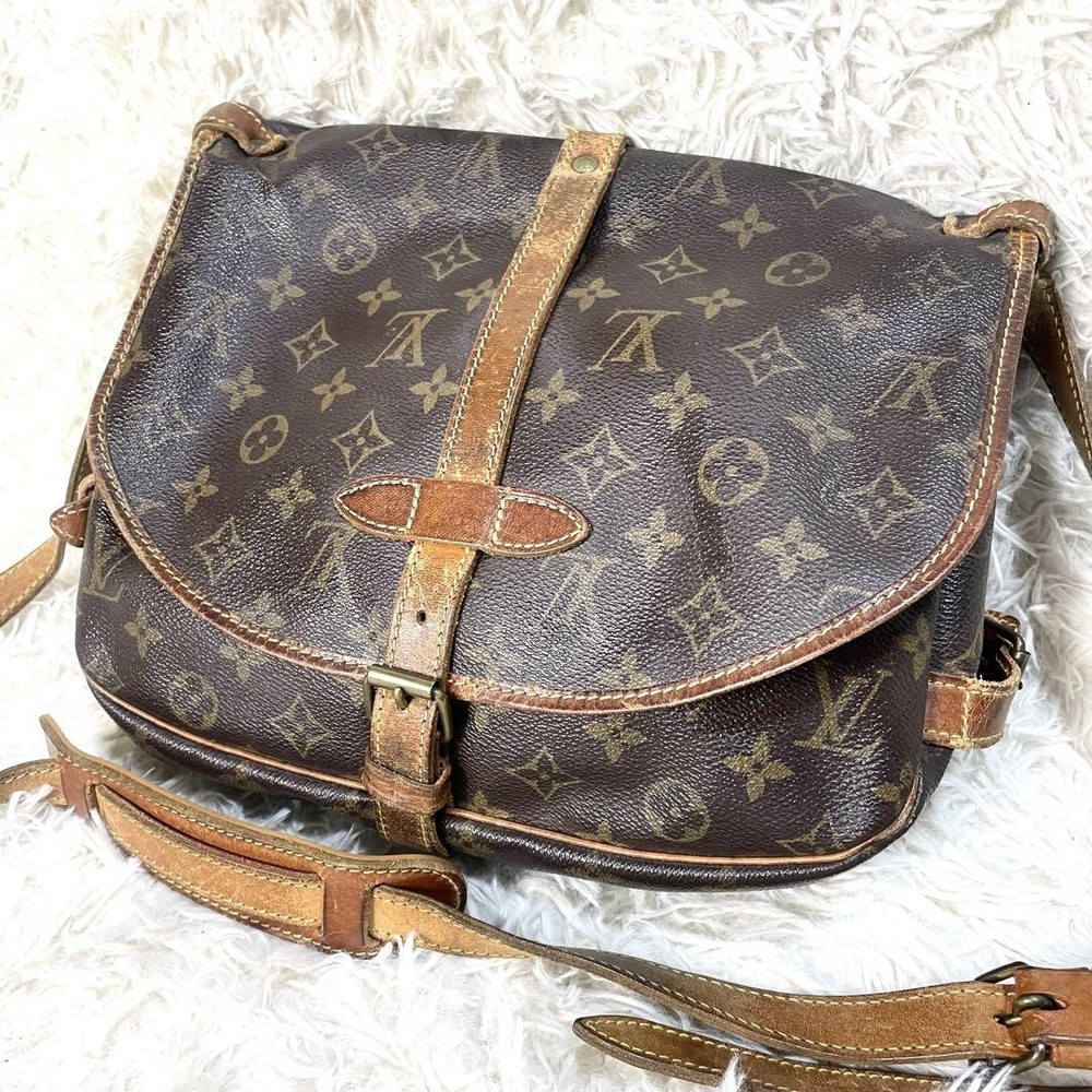 Louis Vuitton Saumur 30 Monogram Canvas Crossbody Shoulder Bag
