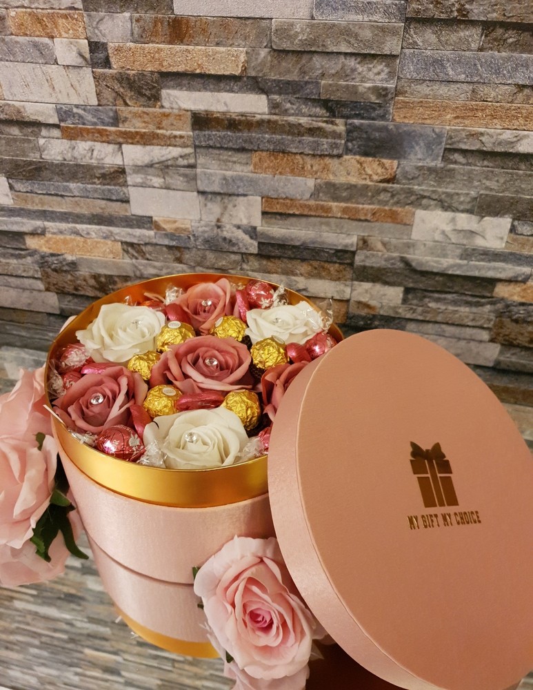 Valentines Day Gift Box Velvet Pink Gift Box With Chocolate & Flower Birthday,-image