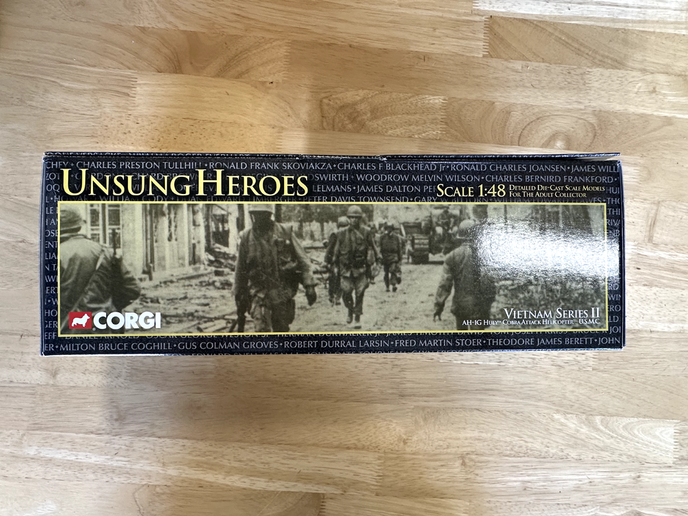 Corgi Unsung Heroes US51202 AH-1G Huey Cobra Attack Helicopter USMC 1:48