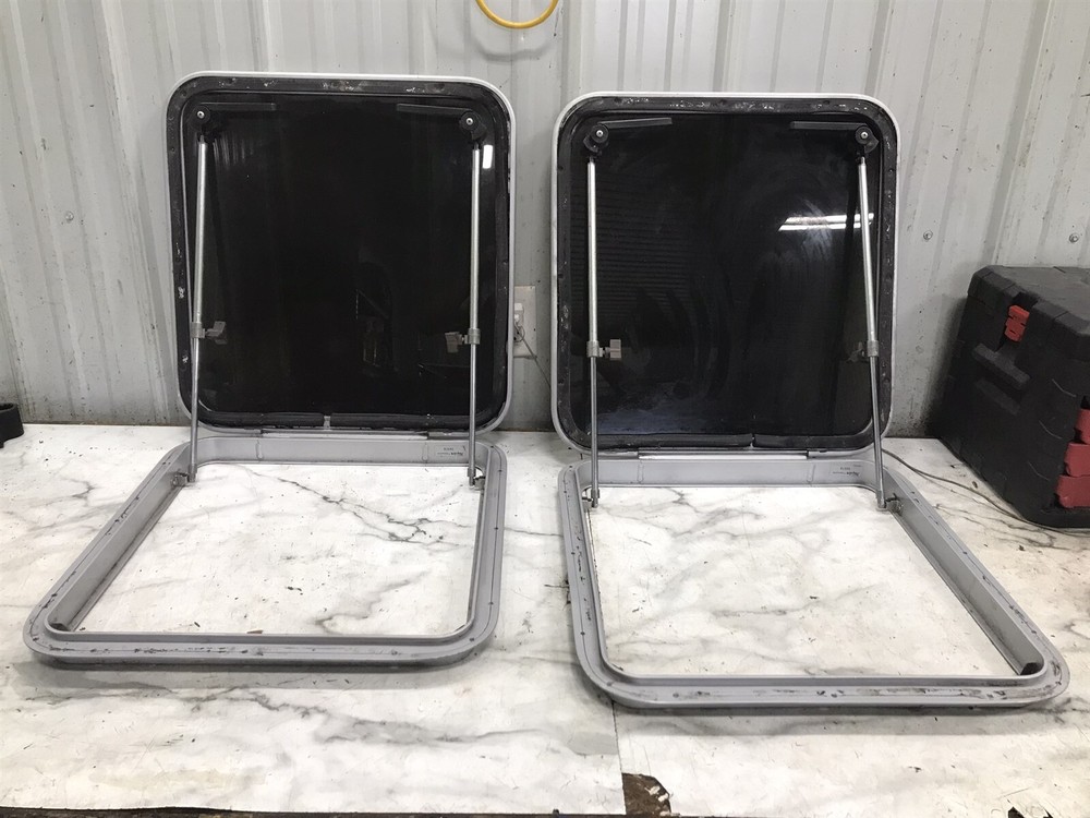 85 Sea Ray 270 Sundancer Boat Taylor Made 18 in inch square Hach Windows