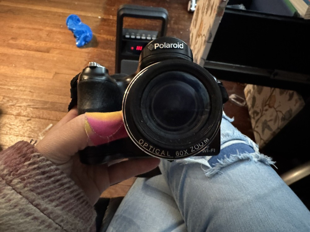 Cámara digital con zoom óptico Polaroid iE6035 18 MP 60x - negra